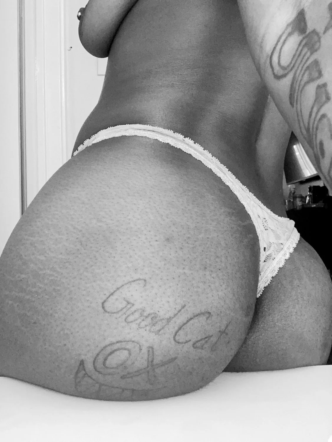 Slim thick ebony main image