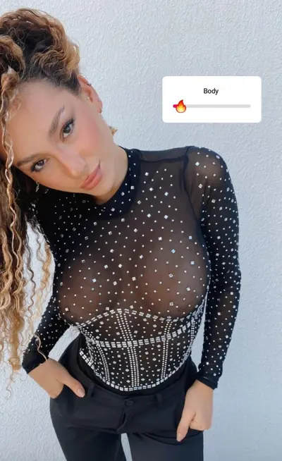 Tetas de influencer argentina cover image