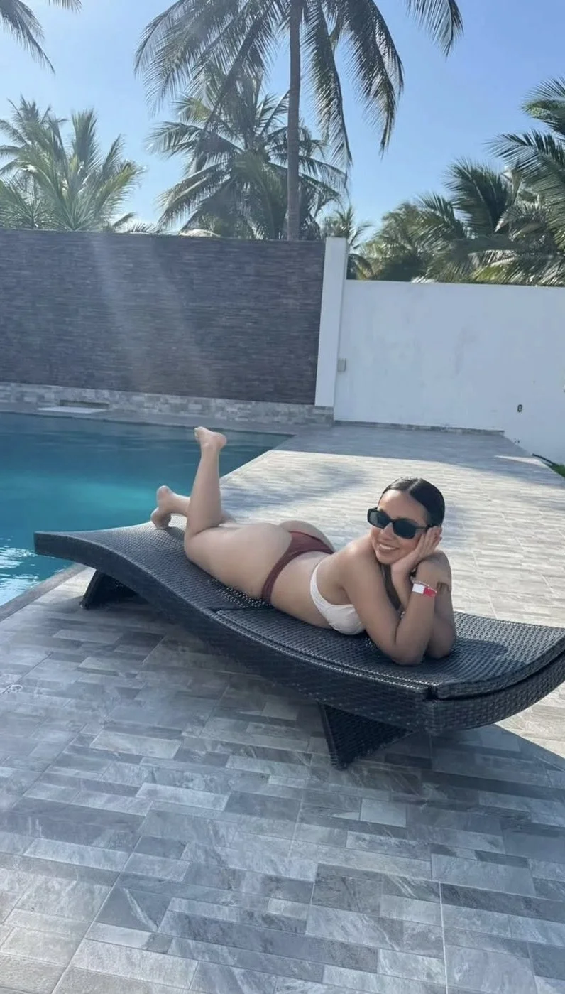 Naomi culona quemada cogiendo rico image 3