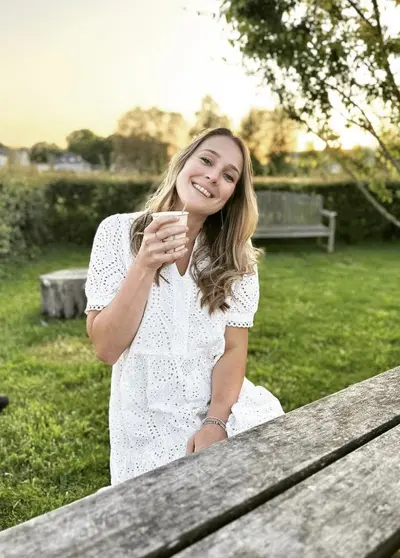 Should i share ‘more’ of her cover image