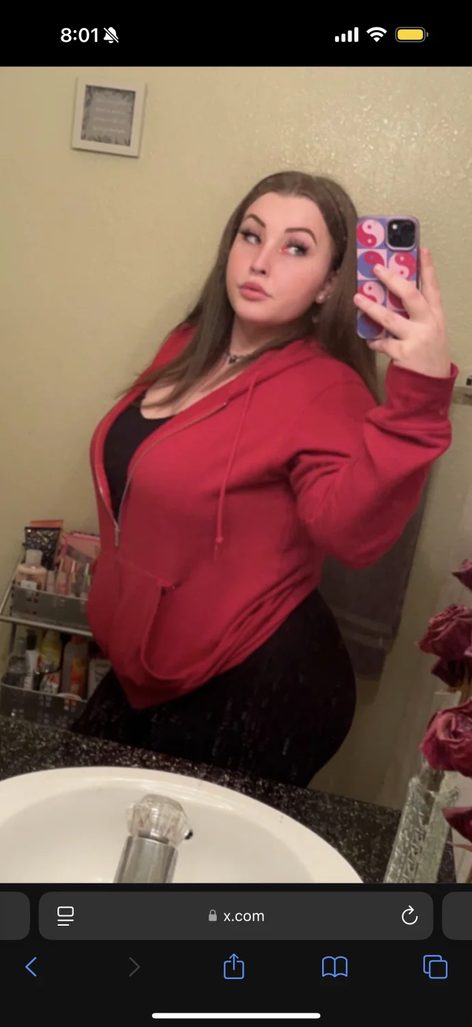 xplicitshae- she used to post on a onlyfans but then quite, if anyone has more please send!!! image 5