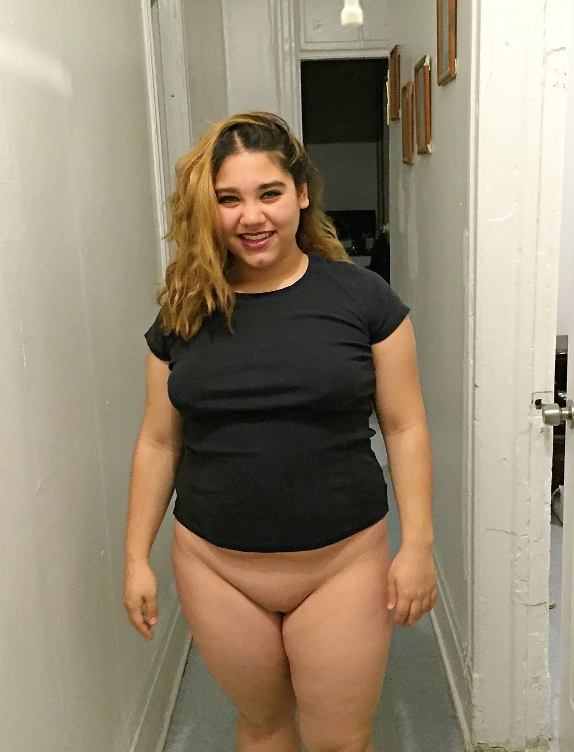 Bottomless Latina’s shaved pussy image 4