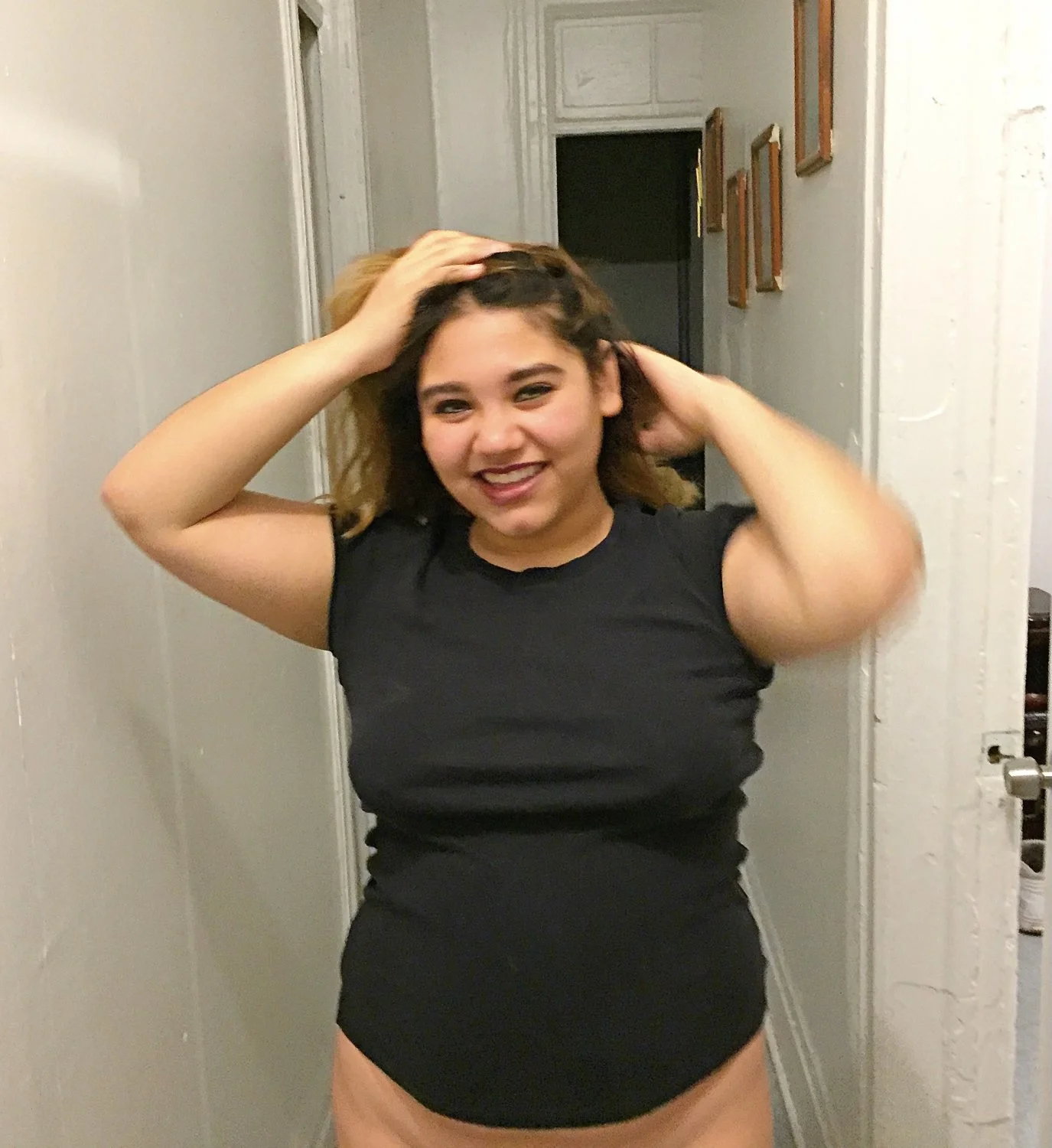 Bottomless Latina’s shaved pussy image 5
