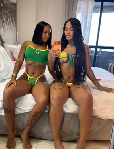 Novinhas Blogueiras Vazou Fudendo com Famoso cover image