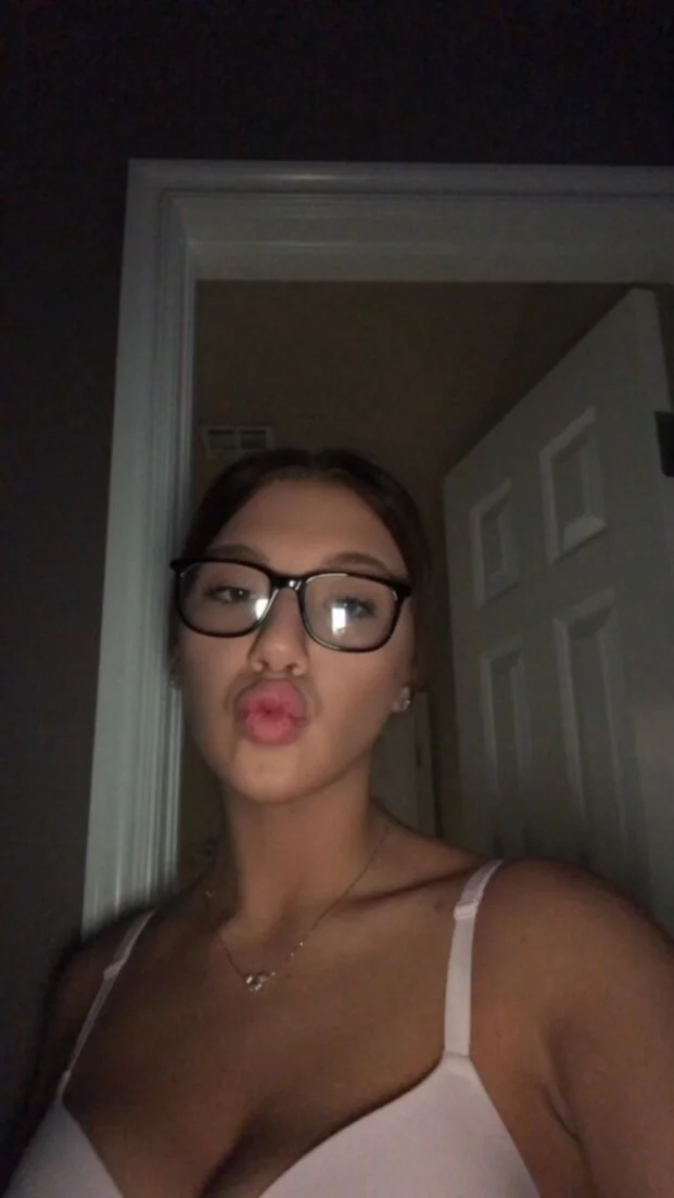 Amateur ex gf Amberlee image 6