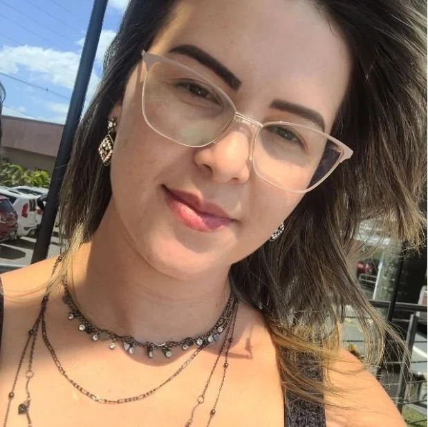 Novinha vaza do a namorada dando prós amigos image 8