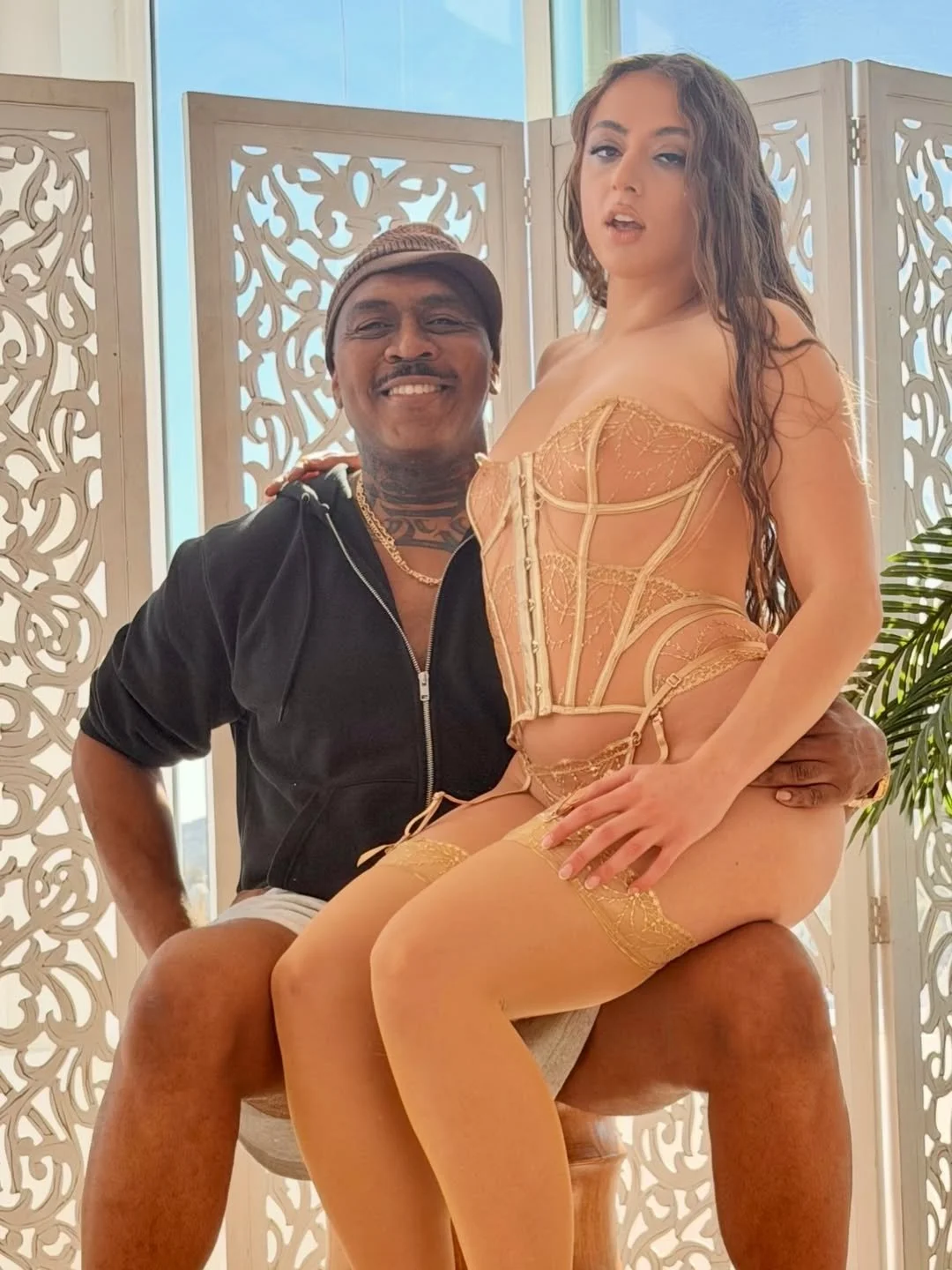 Padrasto supremacista descobre que enteada está se relacionando com negros e puni da pior forma: image 22