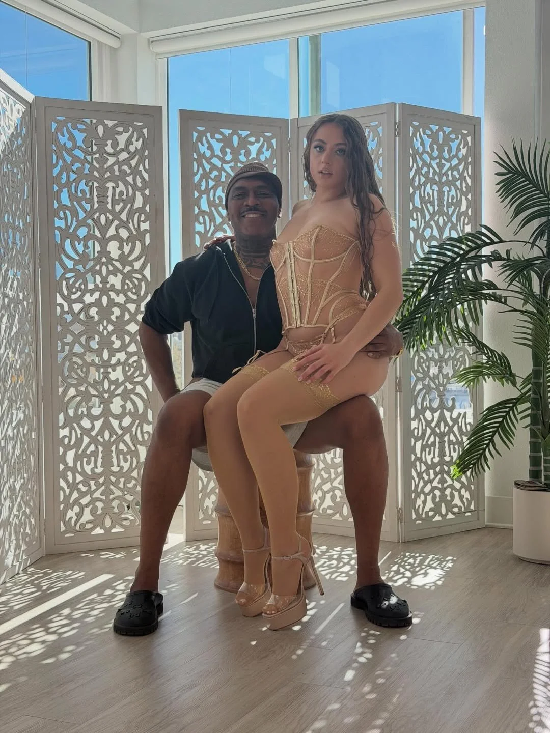 Padrasto supremacista descobre que enteada está se relacionando com negros e puni da pior forma: image 24