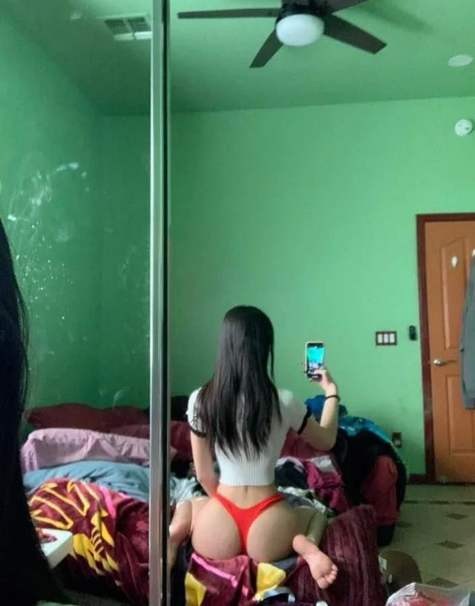 🍑📱 Booty Selfie image 23