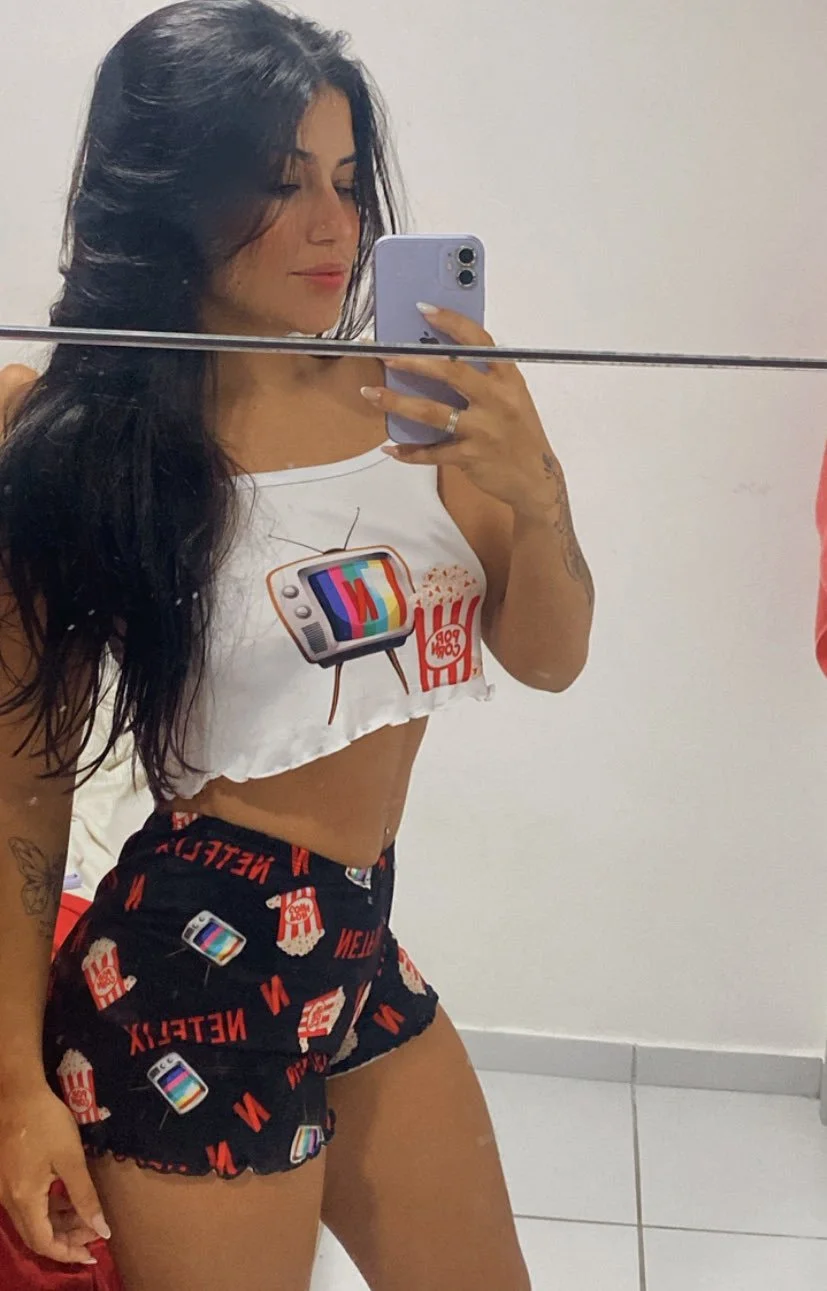 Leticia Morena muito gostosa image 2
