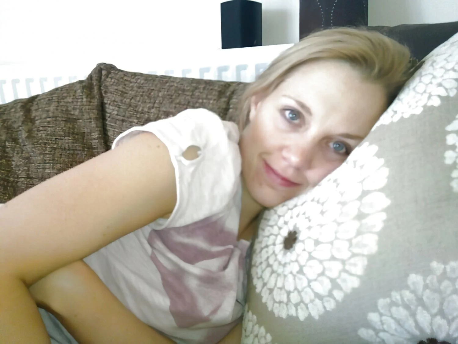 Naked MILF Carrie image 24