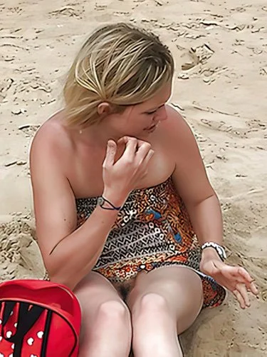 Naked MILF Carrie image 47