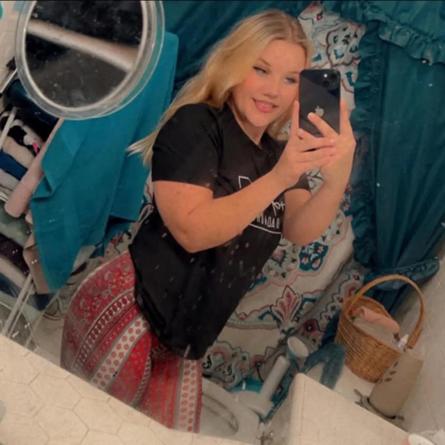 Fat ass single mom Trinity part 2 image 4