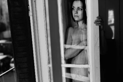 Pregnant boudoir image 12