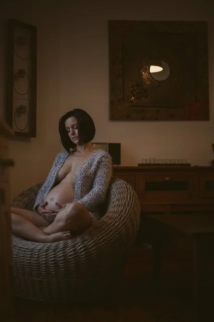 Pregnant boudoir image 2