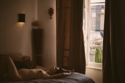 Pregnant boudoir image 6