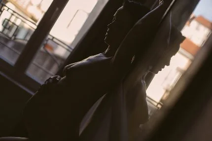 Pregnant boudoir image 9