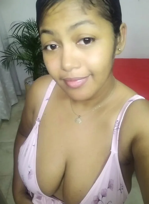 Sexy Curvy Girl image 5