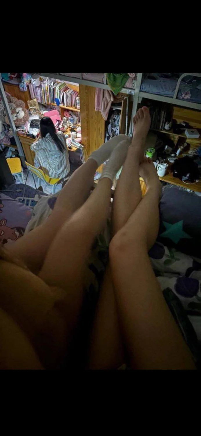 TikTok feet image 20