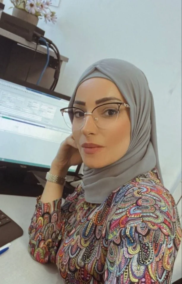 Beautiful veiled Arab No. 57 main image