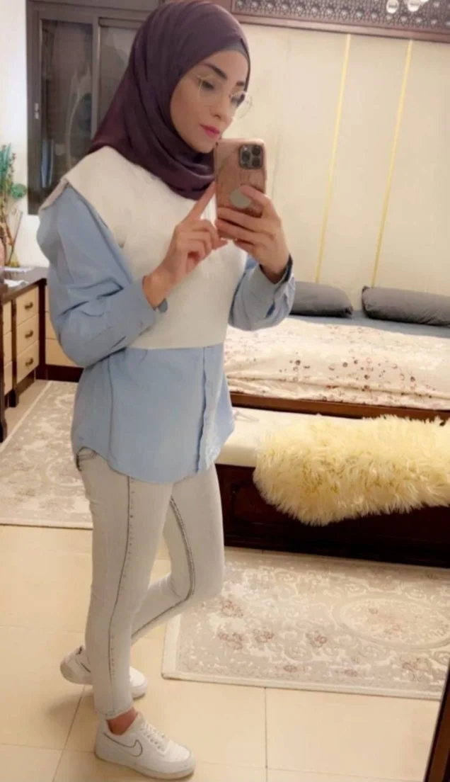 Beautiful veiled Arab No. 57 image 9