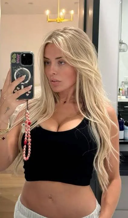 Blonde Whore image 1