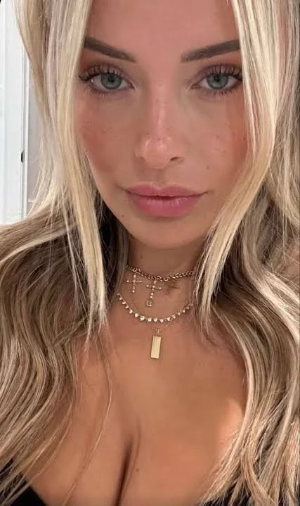 Blonde Whore image 3