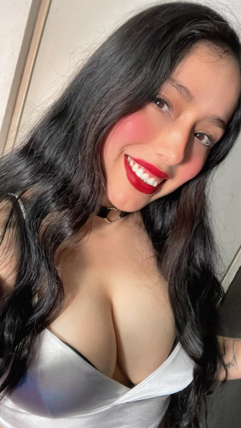La putita de mi novia...esta bien chichona...que la disfruten image 2