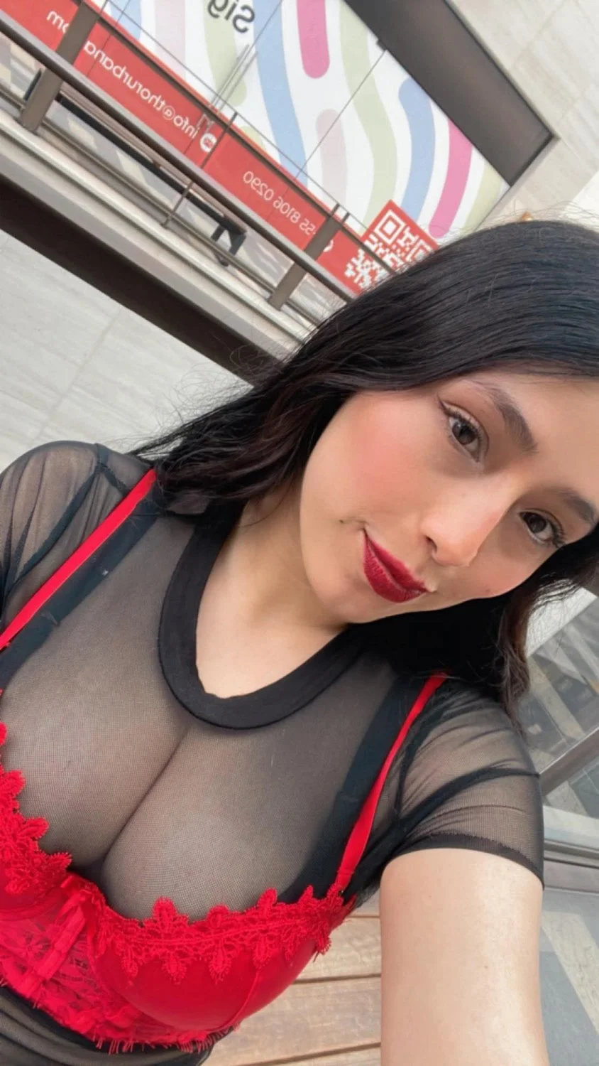 La putita de mi novia...esta bien chichona...que la disfruten image 3