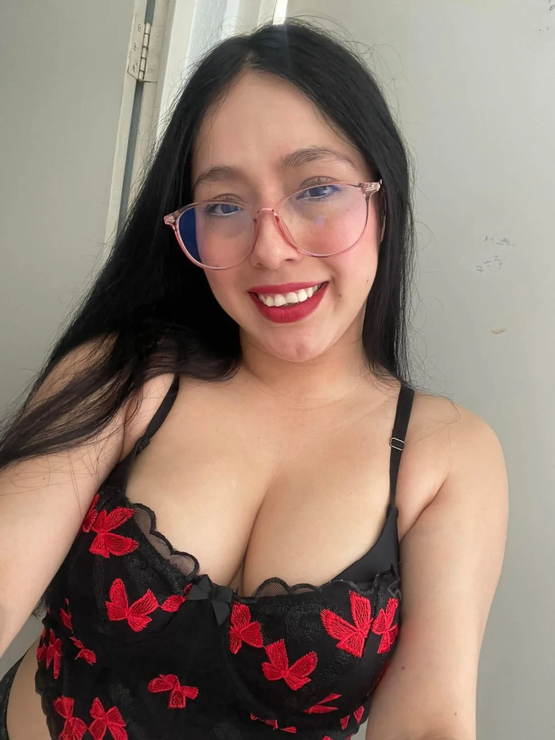 La putita de mi novia...esta bien chichona...que la disfruten image 4