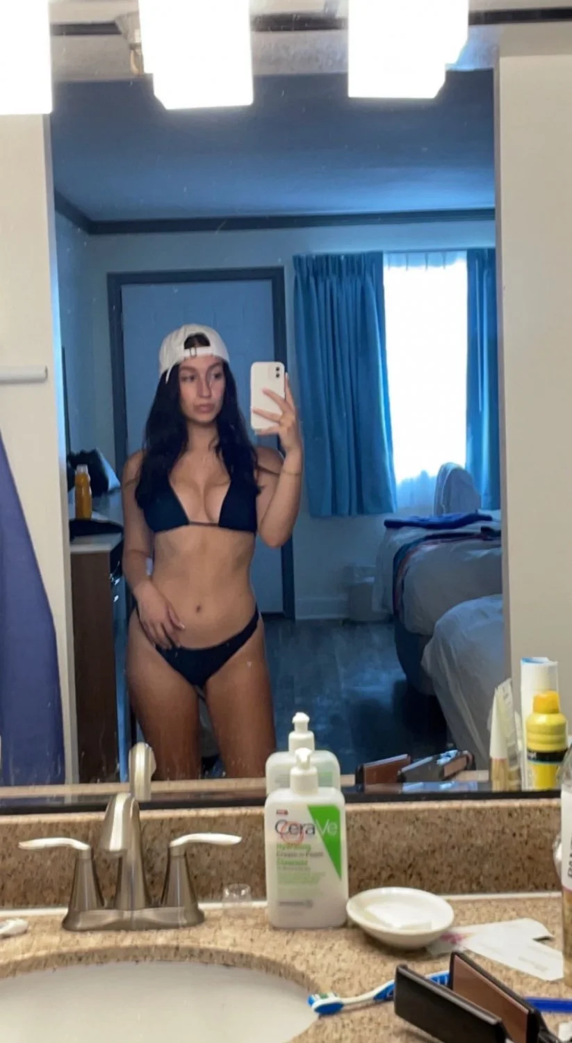 #36 She loves to show her tits image 3
