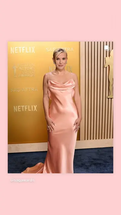 Mille vagabunda sem calcinha e sutiã em um evento da Netflix cover image