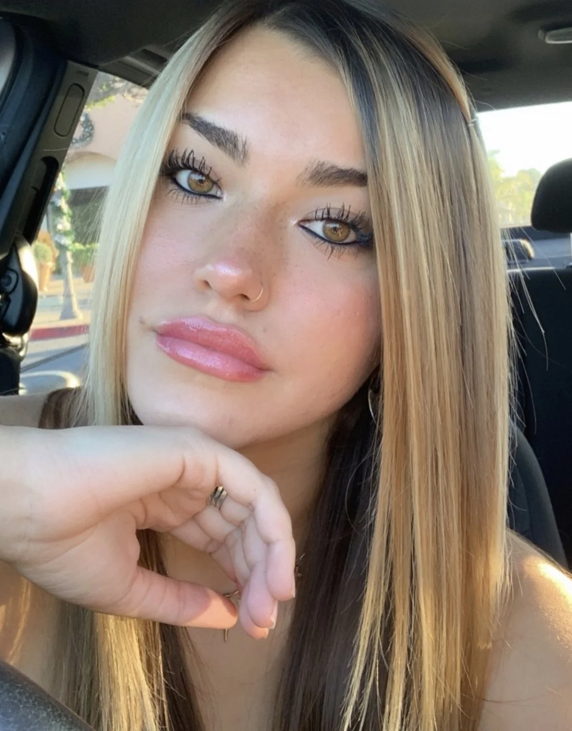Gorgeous American teen Charlotte image 27