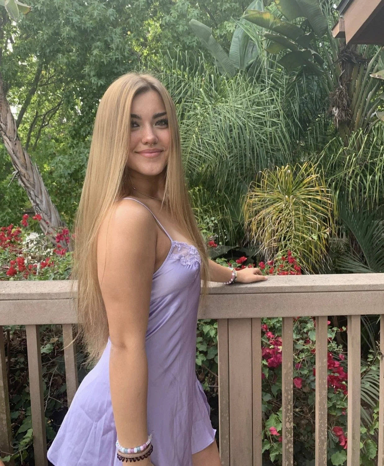 Gorgeous American teen Charlotte image 8