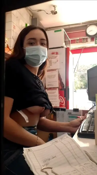 🥵 La puta de la tienda, la recuerdan? 🥵💦 cover image