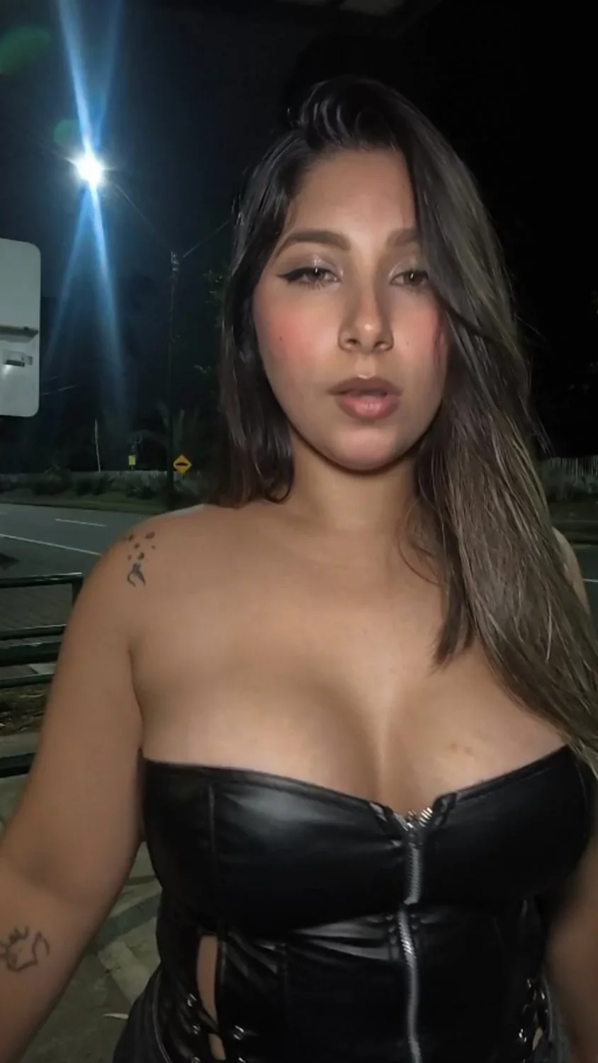 Big titis outside image 9