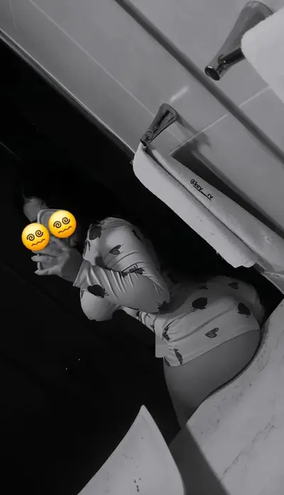 Más fotos calientes 😍🔥 cover image