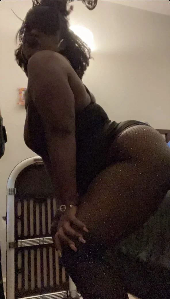 Pretty Thick Ebony Milf image 11