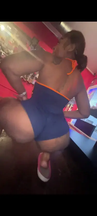 rica ebony nalgona twerking cover image