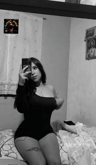 Putita a la que le encanta exhibirse en redes cover image