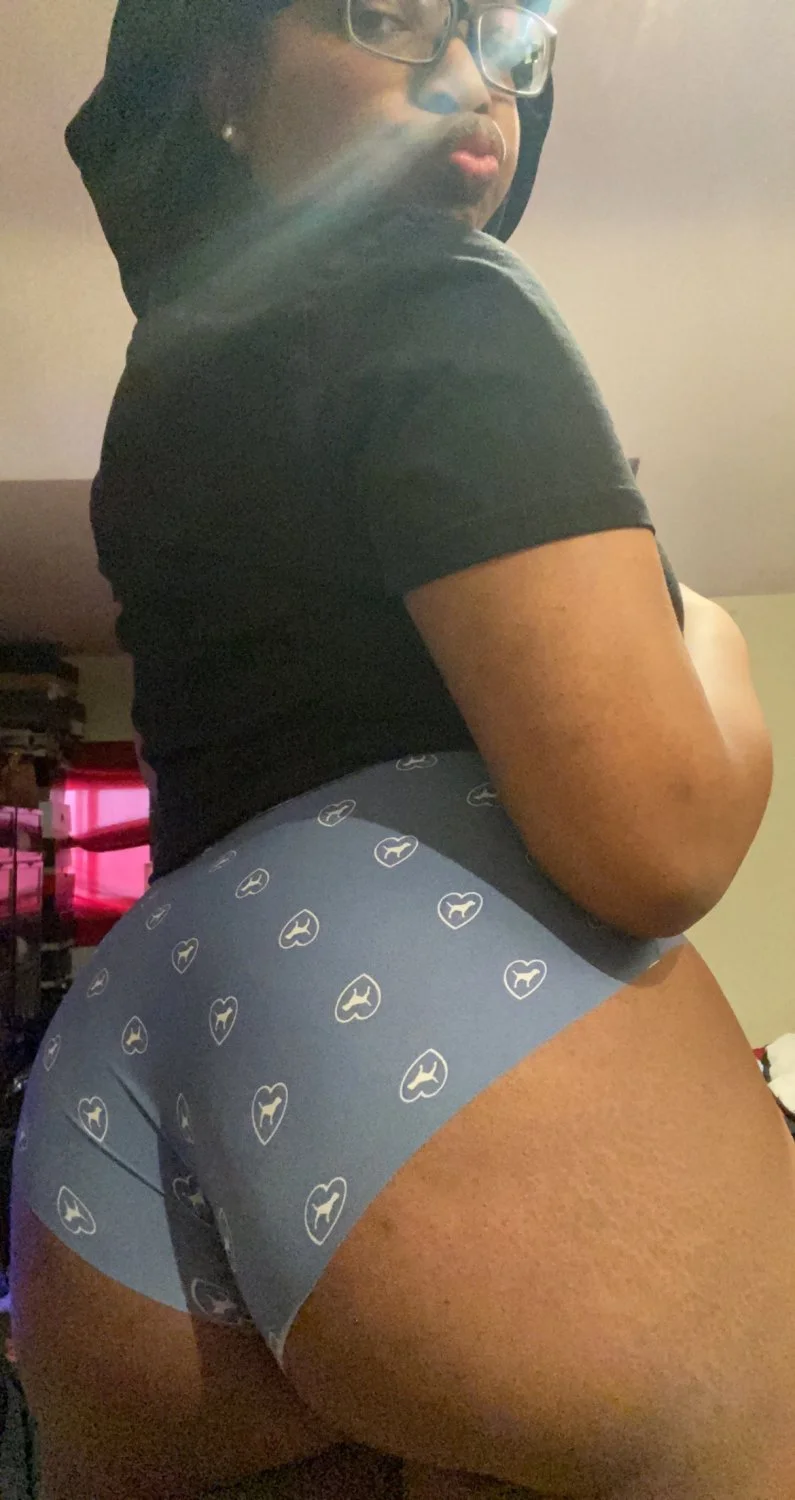 Twitter slut With fat ass main image