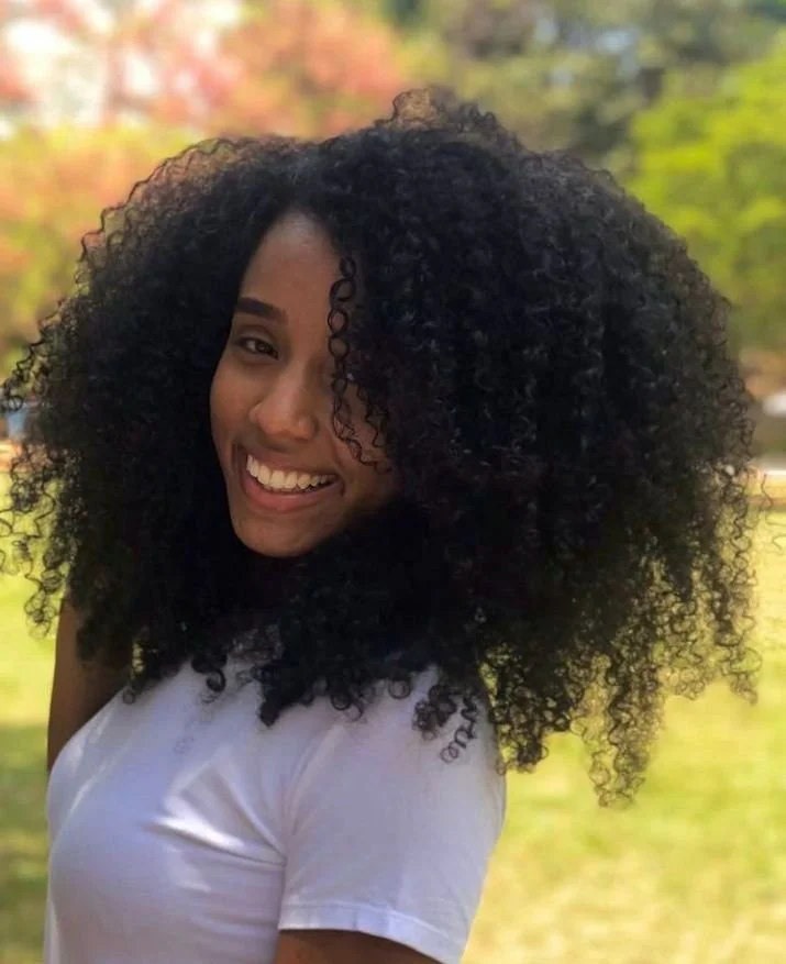 Pretinha safada fodendo com roludo image 2